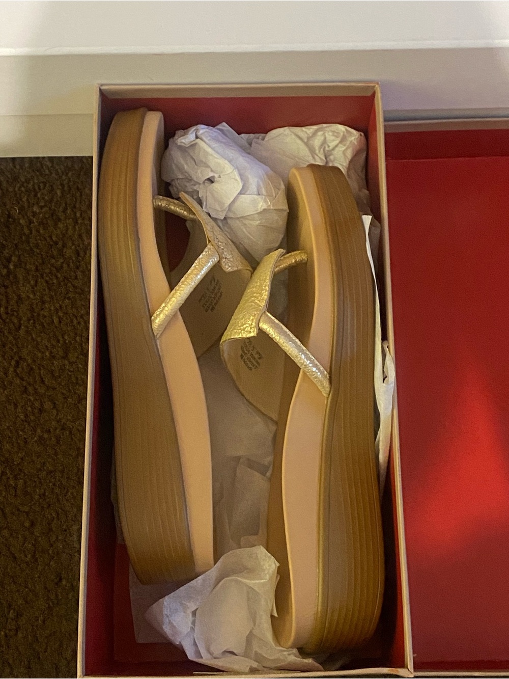 Donald J. Pliner Metallic Gold Wedge Thong Sandals Sz 8 - Picture 7 of 8